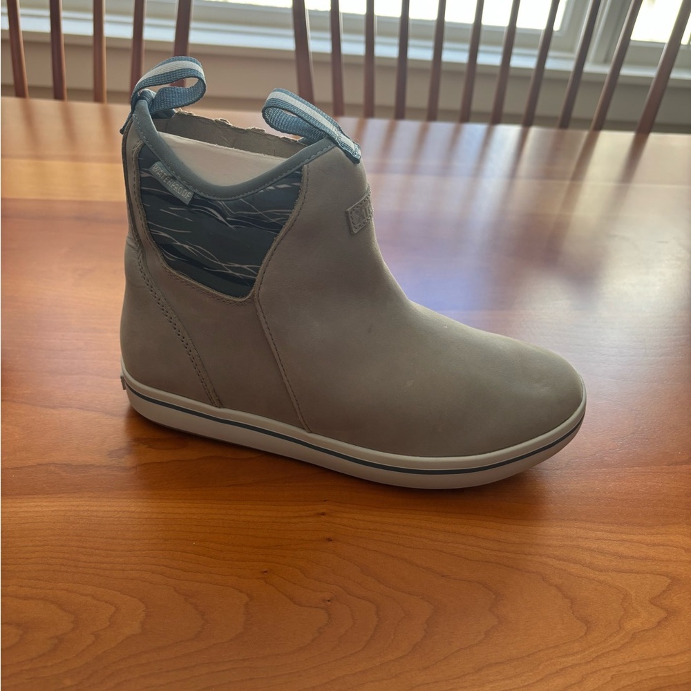 Woman’s XtraTuf Leather Ankle Deck Boot - Picture 4 of 6